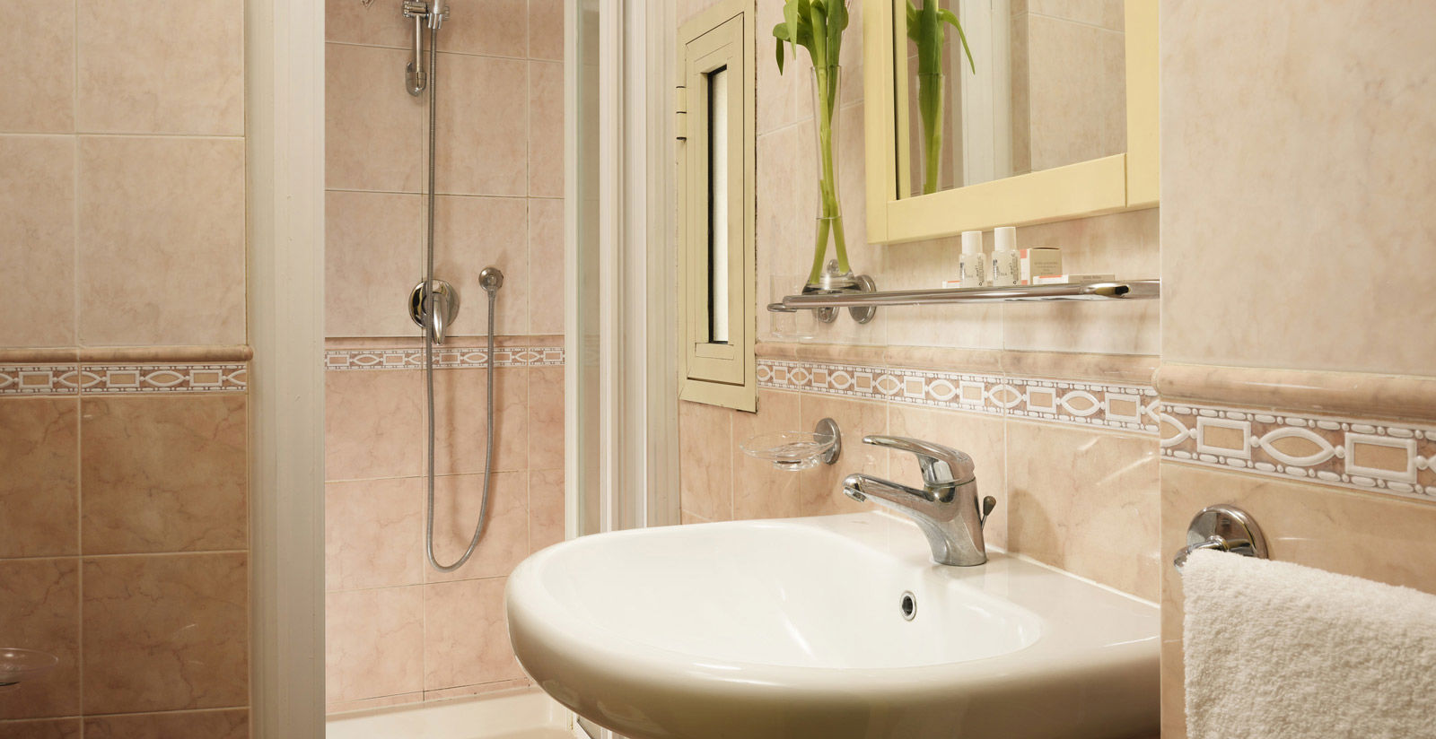 Descubra la habitación Triple Standard del Hotel Patria de Roma