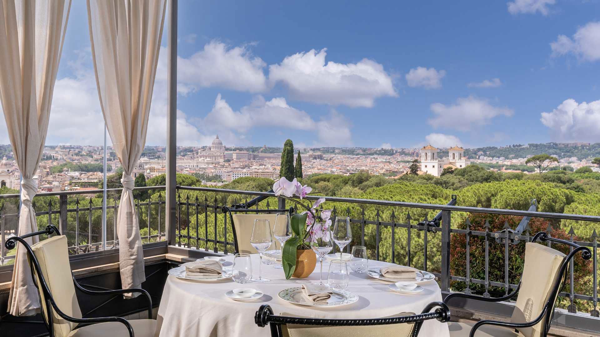 A Romantic Restaurant in Rome 9