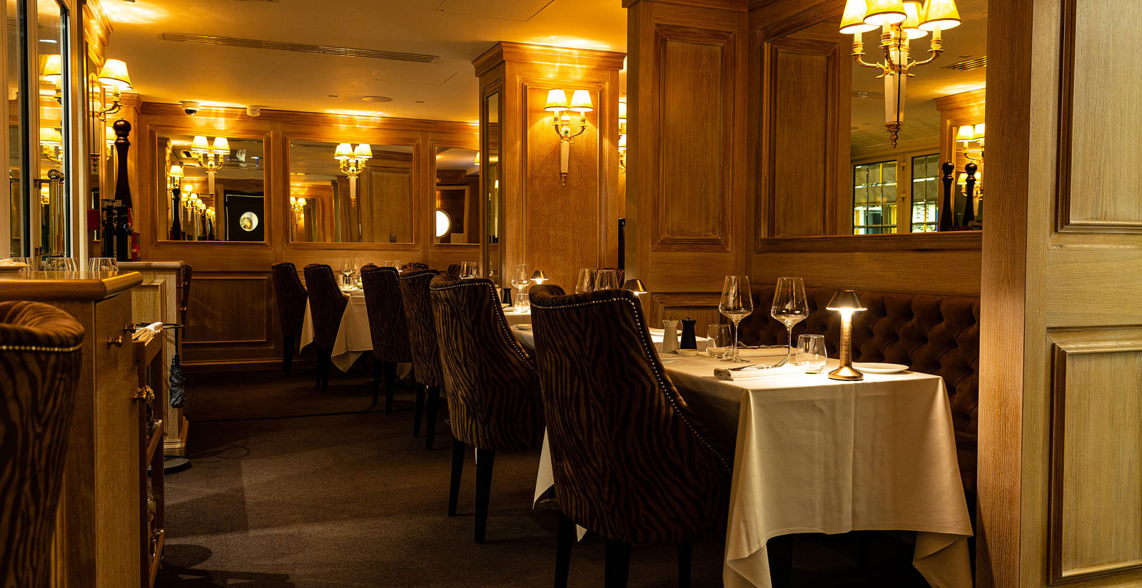 Looking for a romantic restaurant in Paris? Discover Tosca