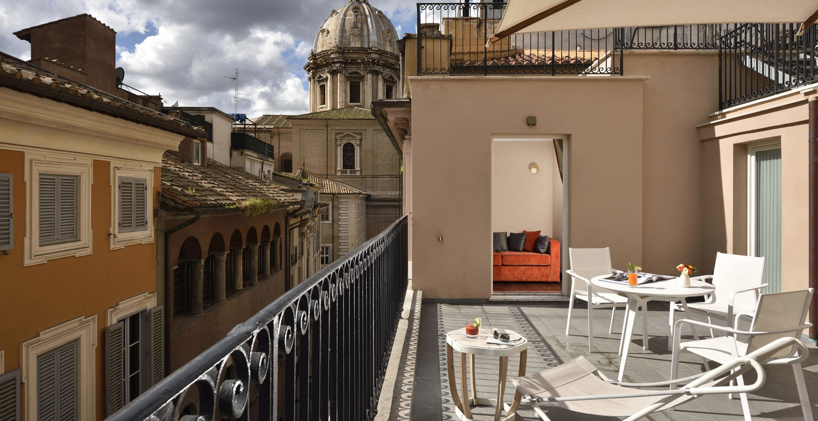 Book the Family Premium room of Hotel L'Orologio Rome