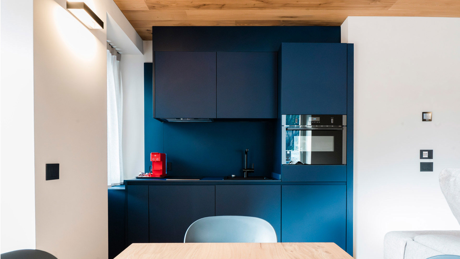 Appartamento trilocale superior con balcone e vista panoramica 9