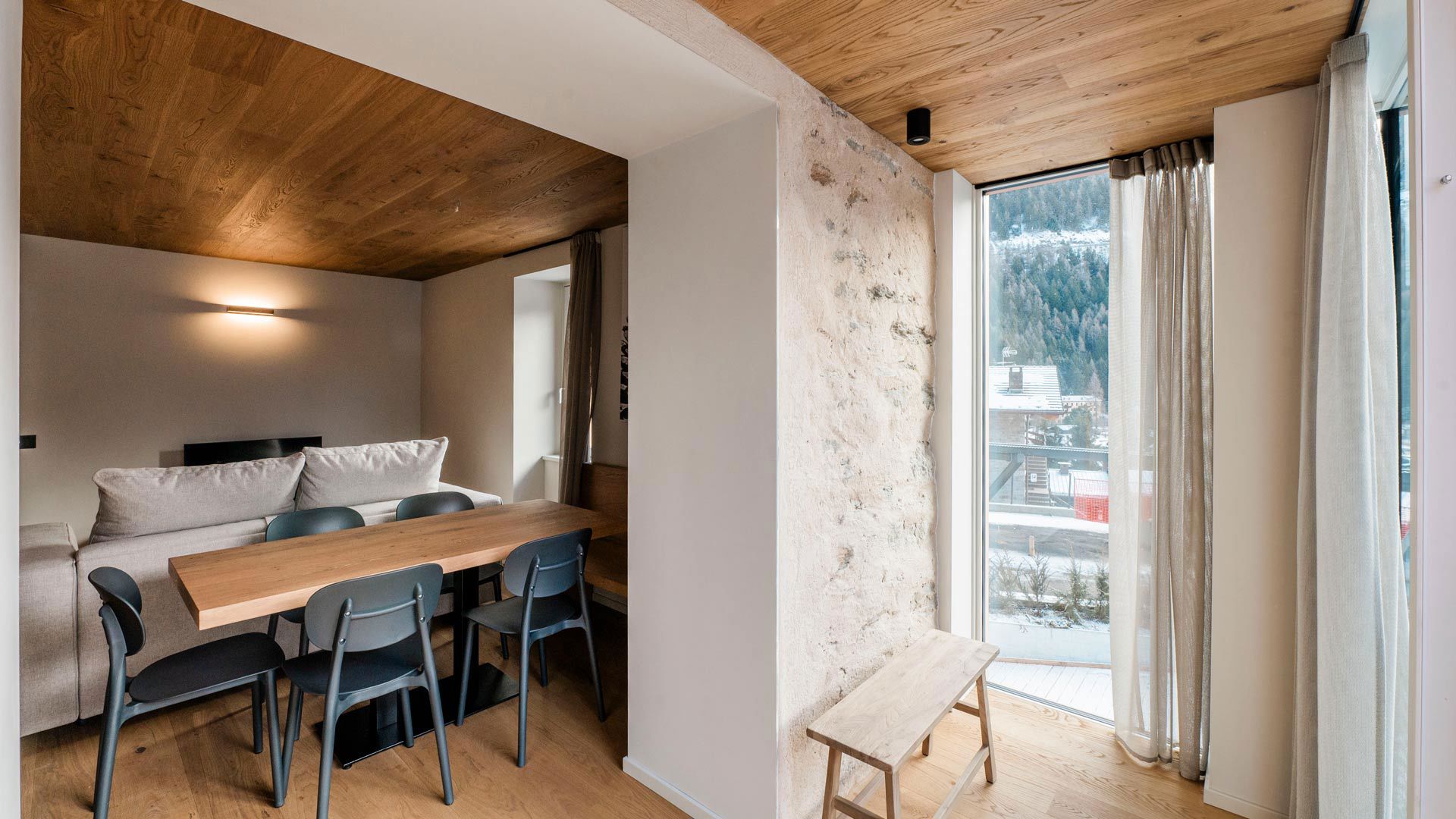 Appartamento trilocale superior con balcone e vista panoramica 10