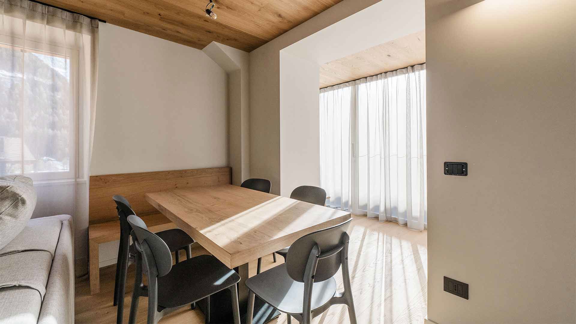 Appartamento trilocale superior con balcone e vista panoramica 2