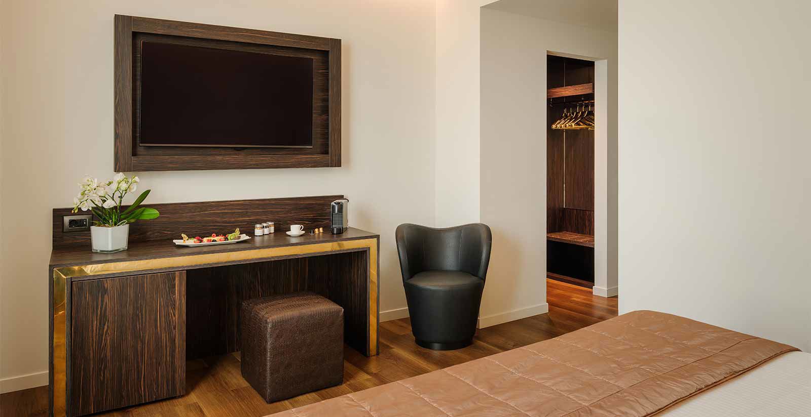 Executive Room 8