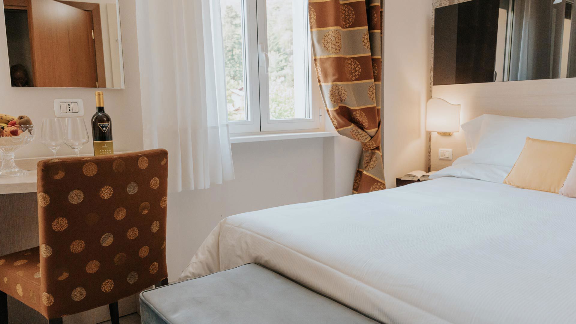 Deluxe Mountain View 2