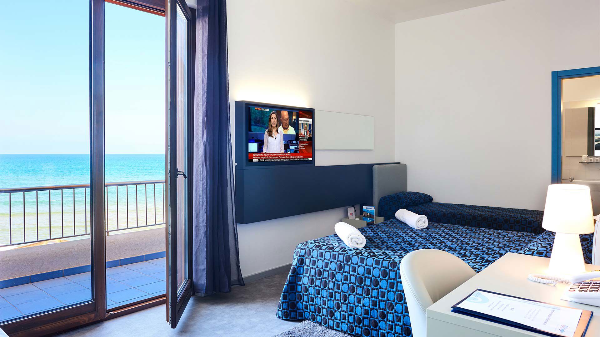 Suite with sea view and terrace 1
