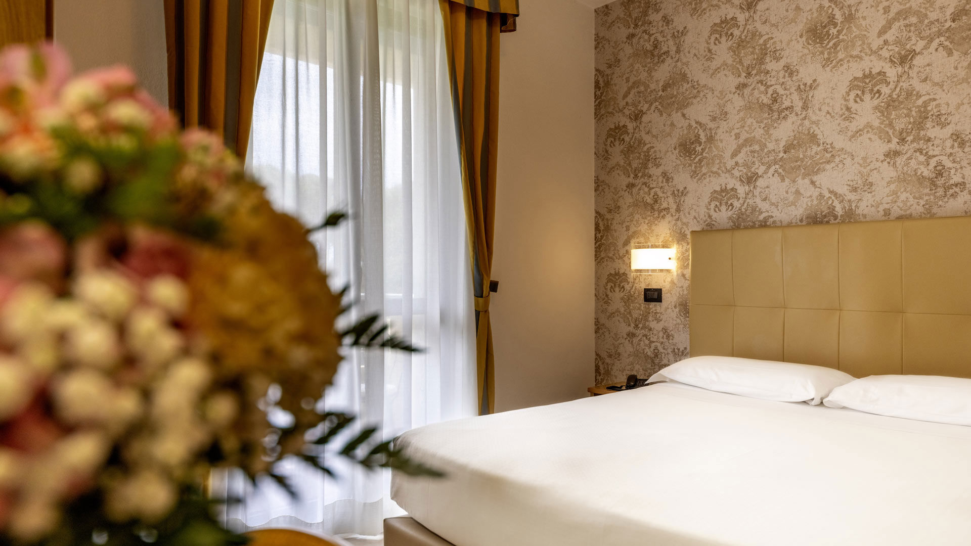 كلاسيكية مع شرفة وإطلالة على الحديقة 3