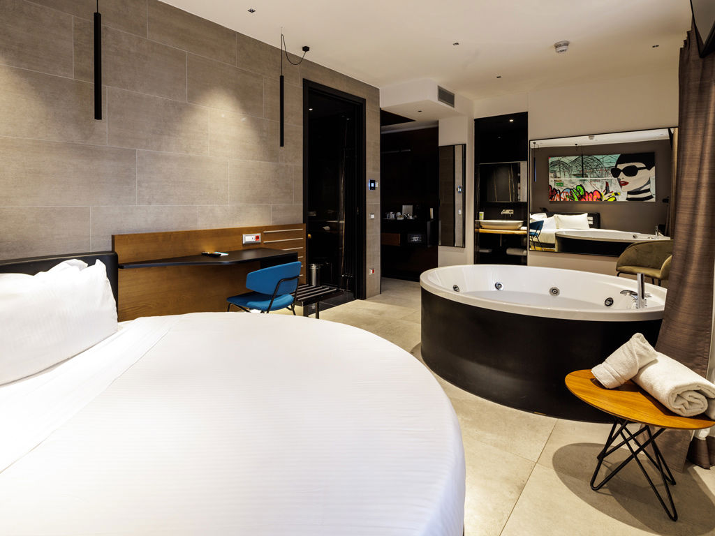 The Corner Duomo - The Bubbling Junior Suite 4