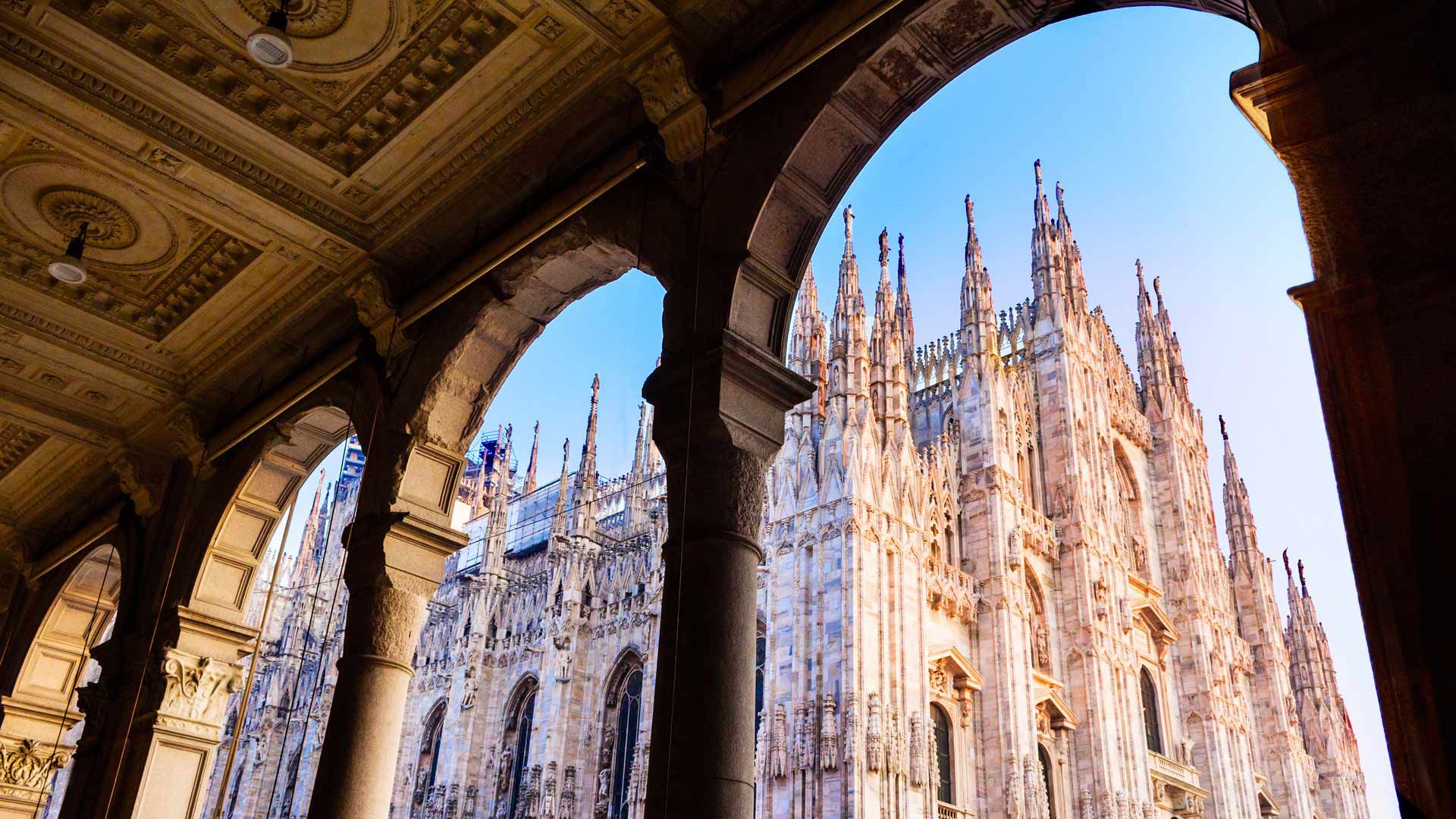 The Corner Duomo - Duomo of Milan 2