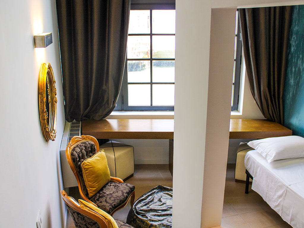 Zimmer mit Kanalblick 17