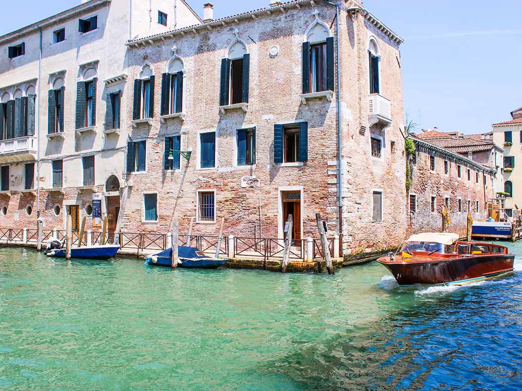 Zimmer mit Kanalblick 16