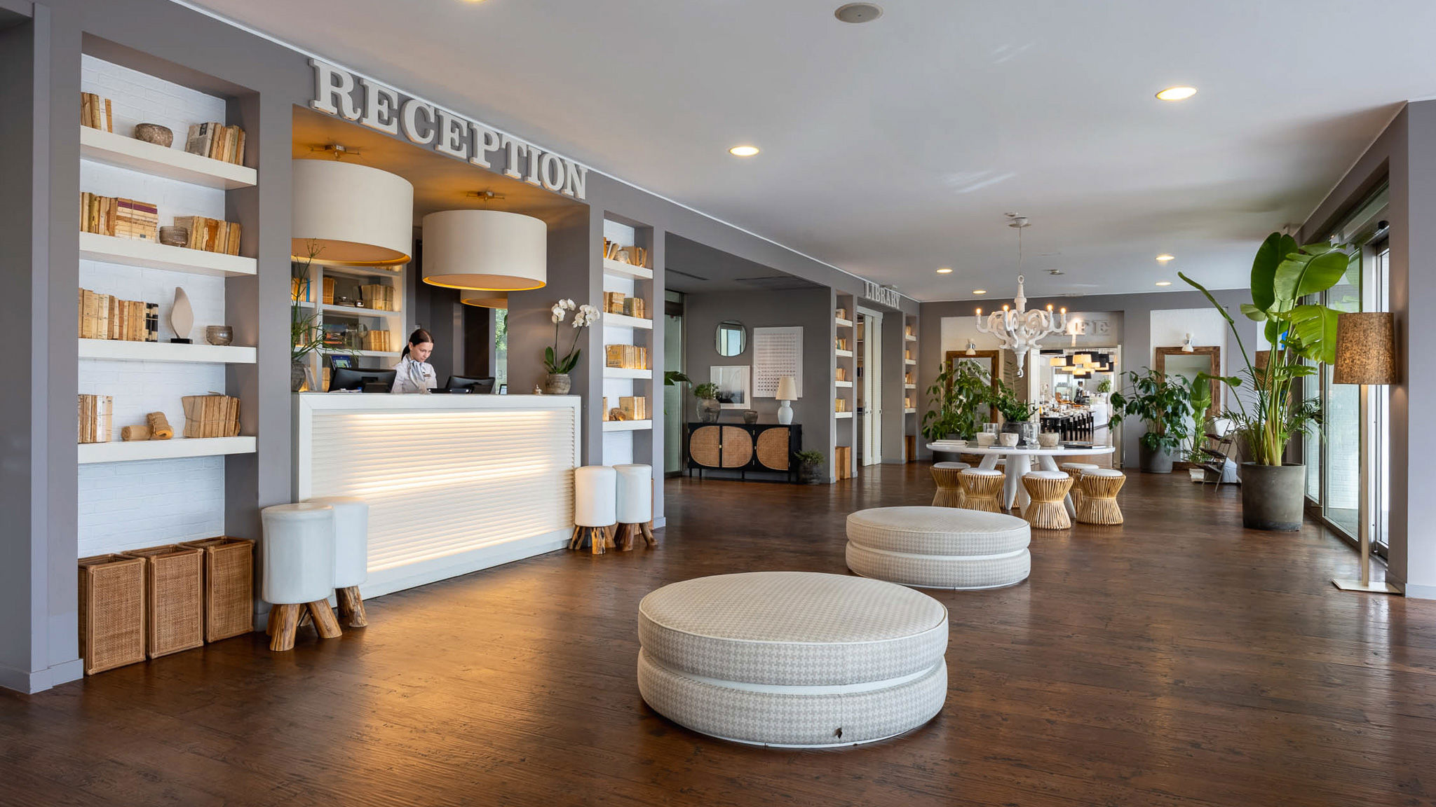 Excelsior Pesaro - Contacts 2