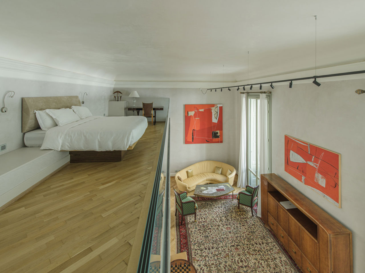 Grand Palace Gallery