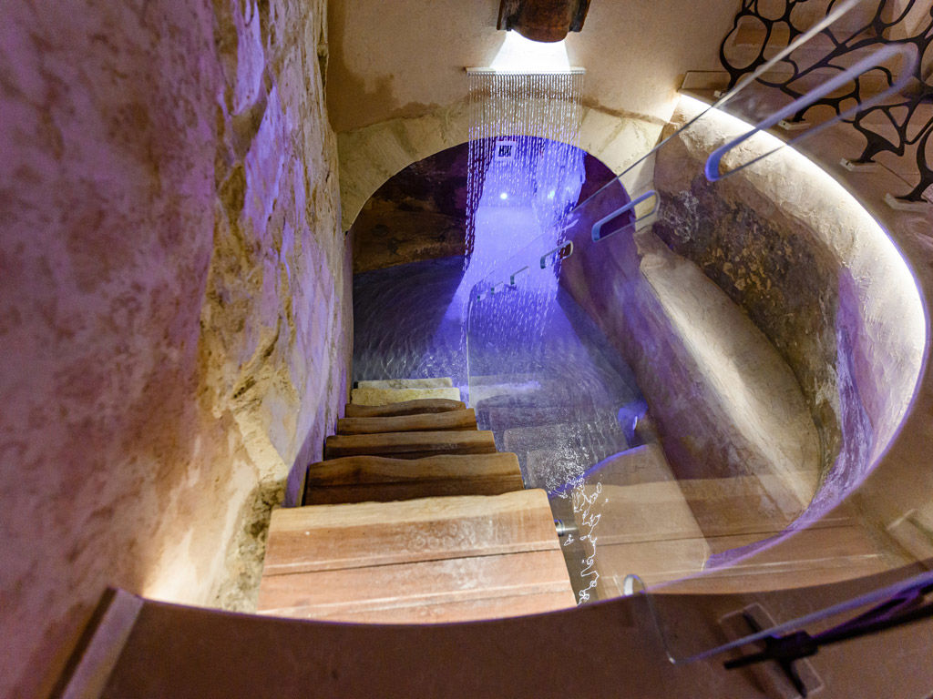 Grand Deluxe Nymphaeum Suite With Underground Cave Pool 3