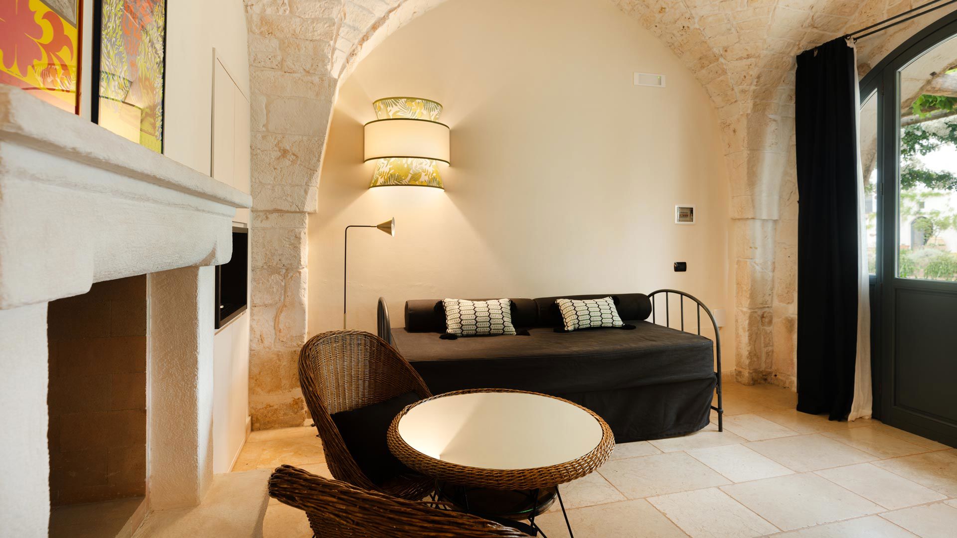 Junior Suite Triple with patio 2