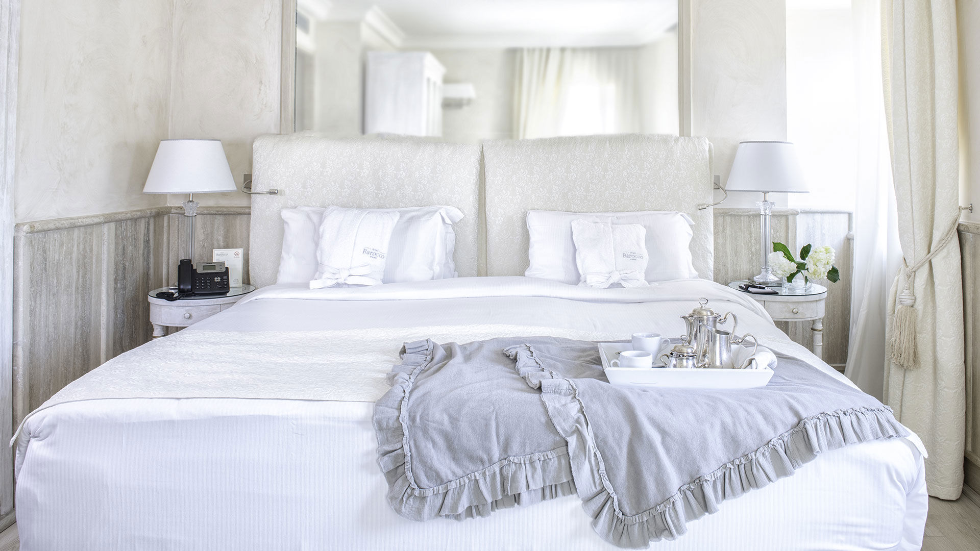 Rooms & Suites 13 Rooms & Suites 13