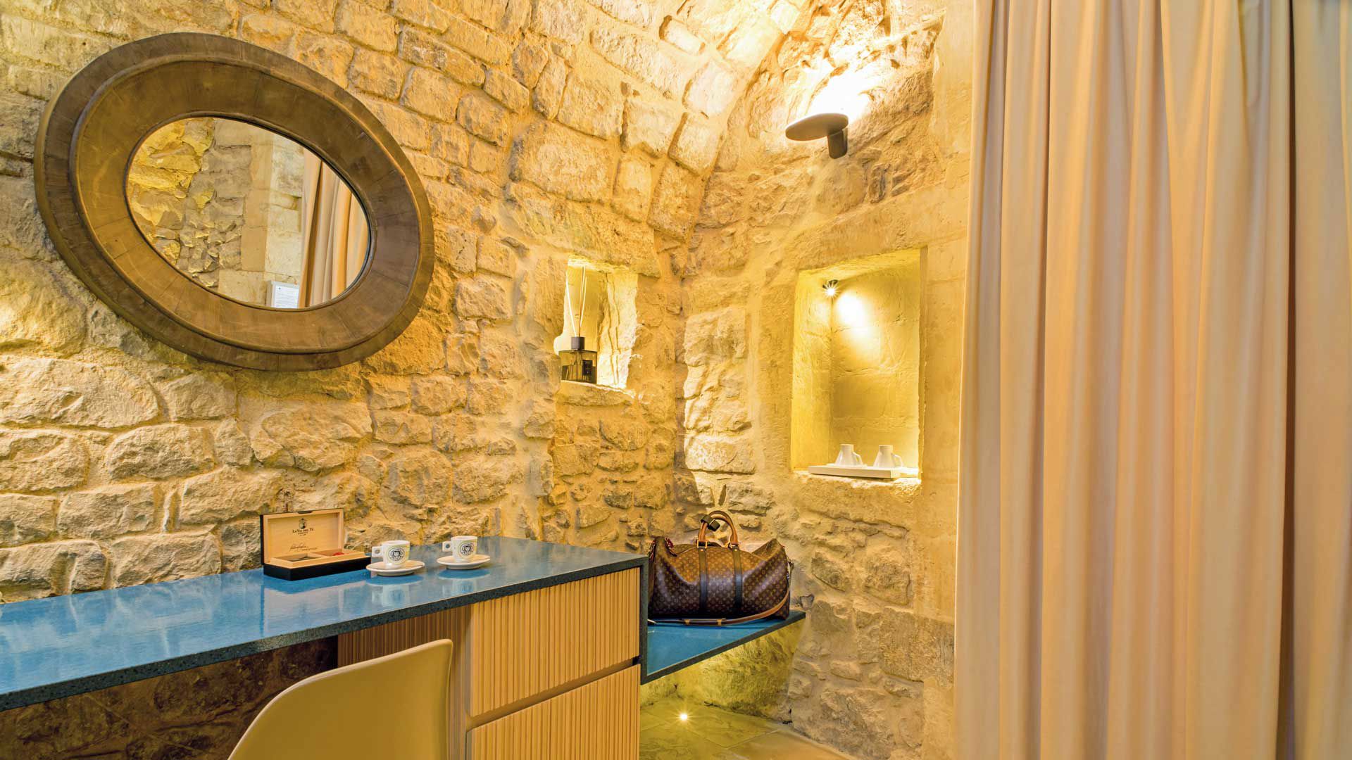 Room in strict touch with the environment 7