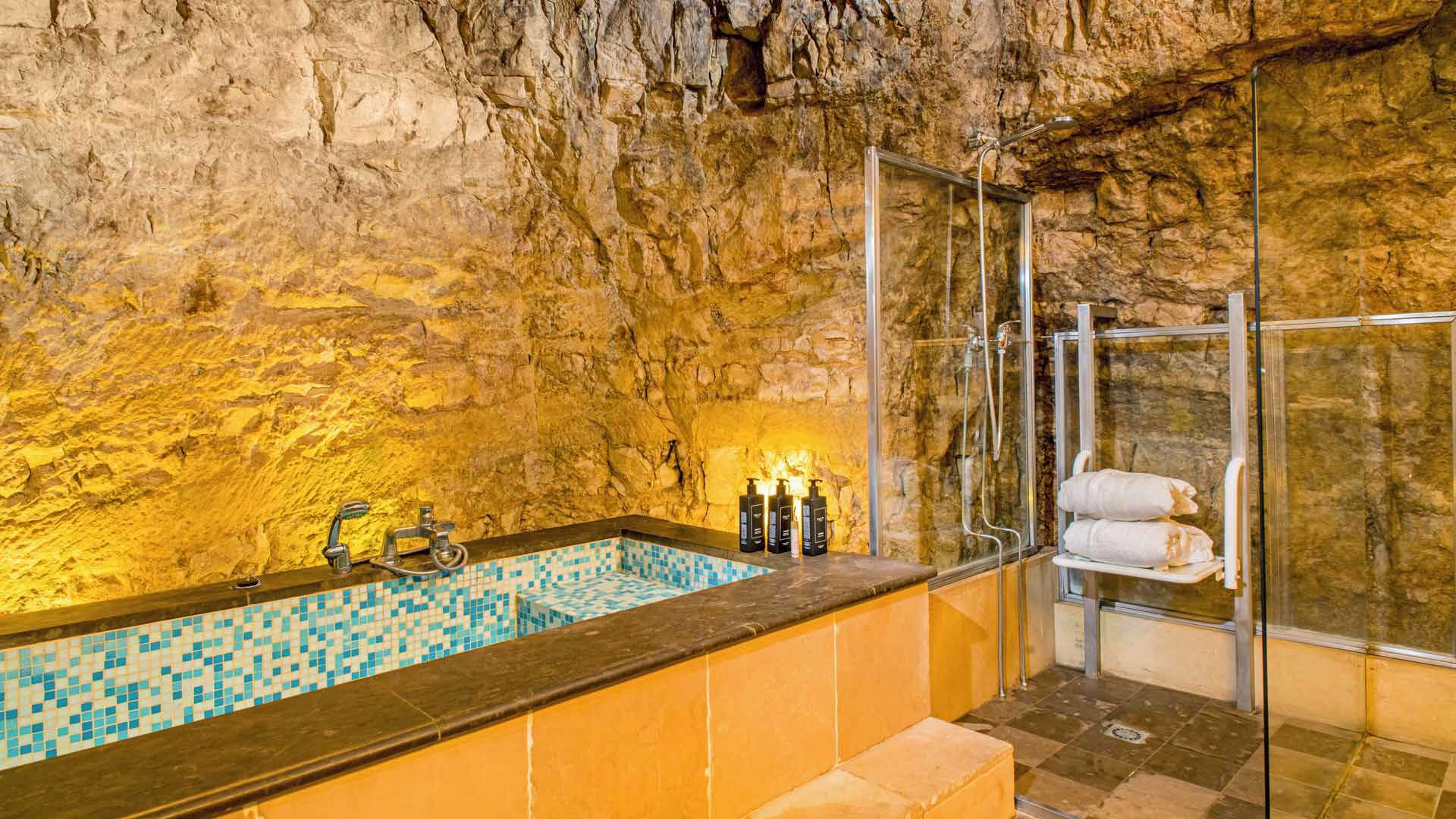 Room in strict touch with the environment 2