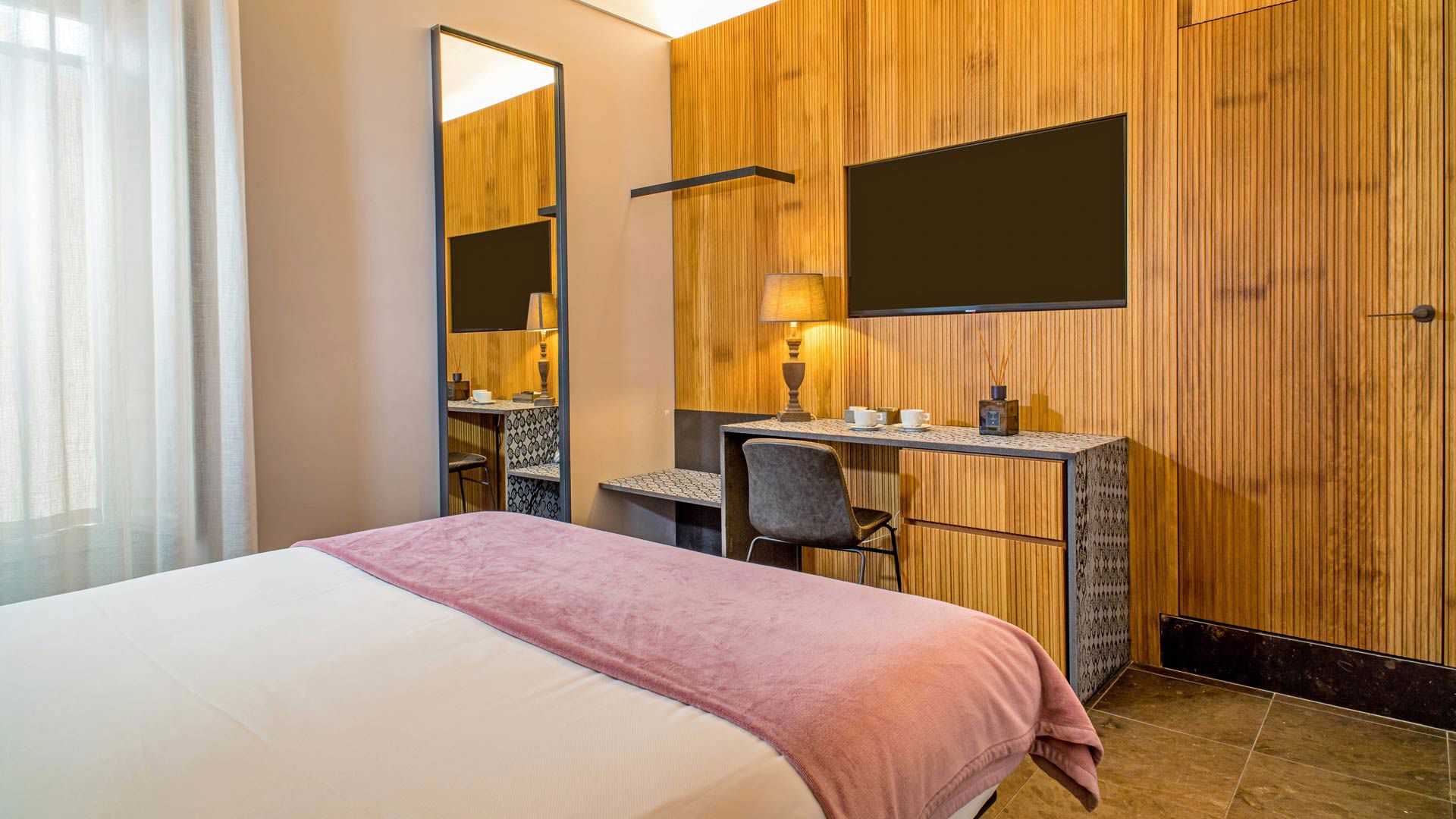 Comfort and details only for two 4