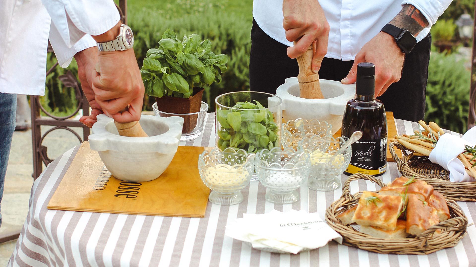 Die traditionelle Kunst des Pesto al Mortaio entdecken 1