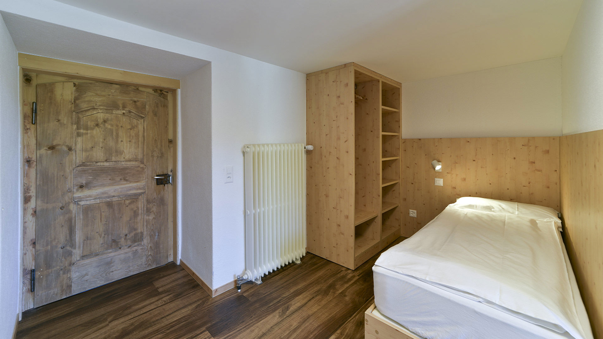 Triple Vintage Room 4