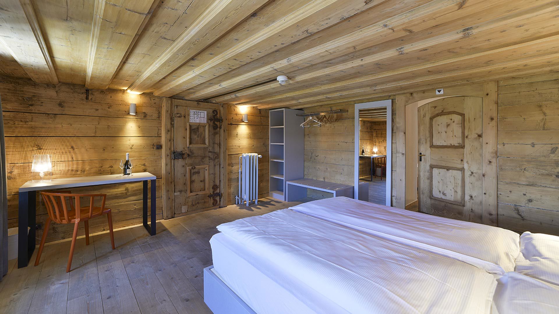 Triple Vintage Room 3