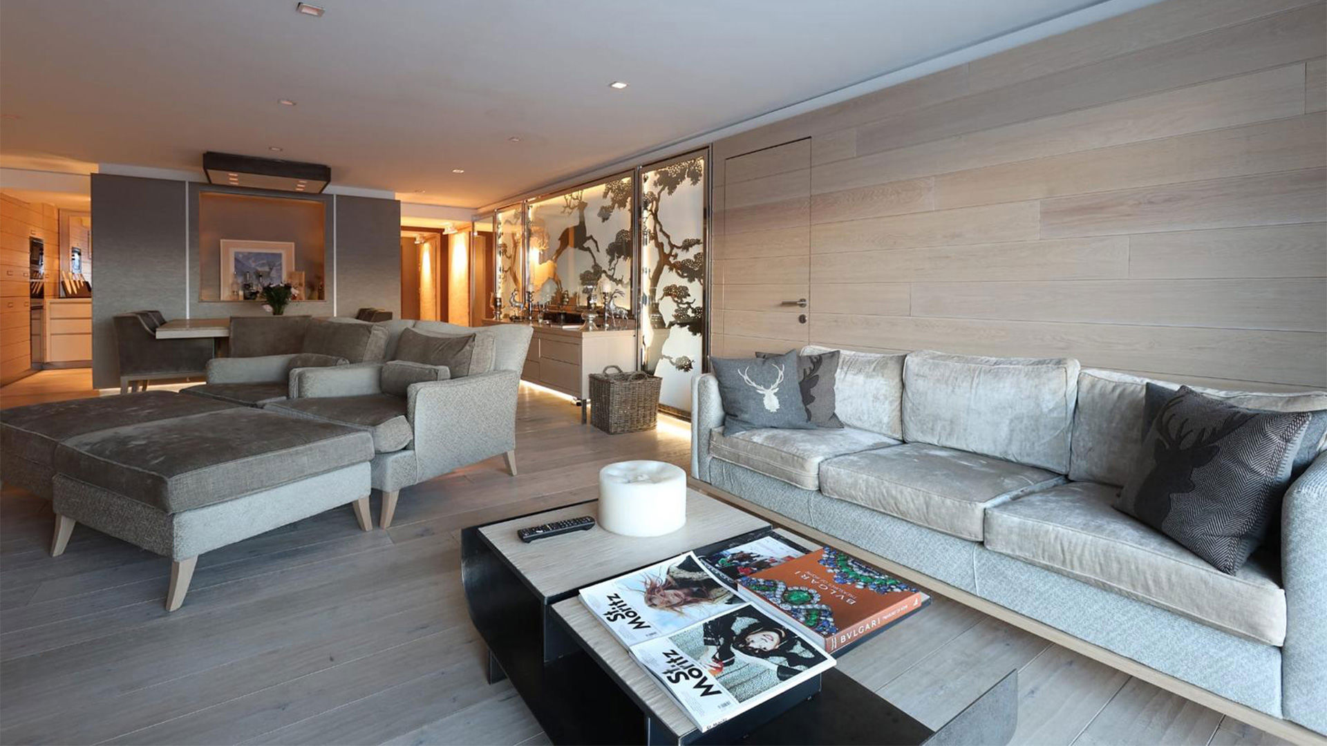 Deluxe-Plus Three-Room Apartment Piz Saluver 1