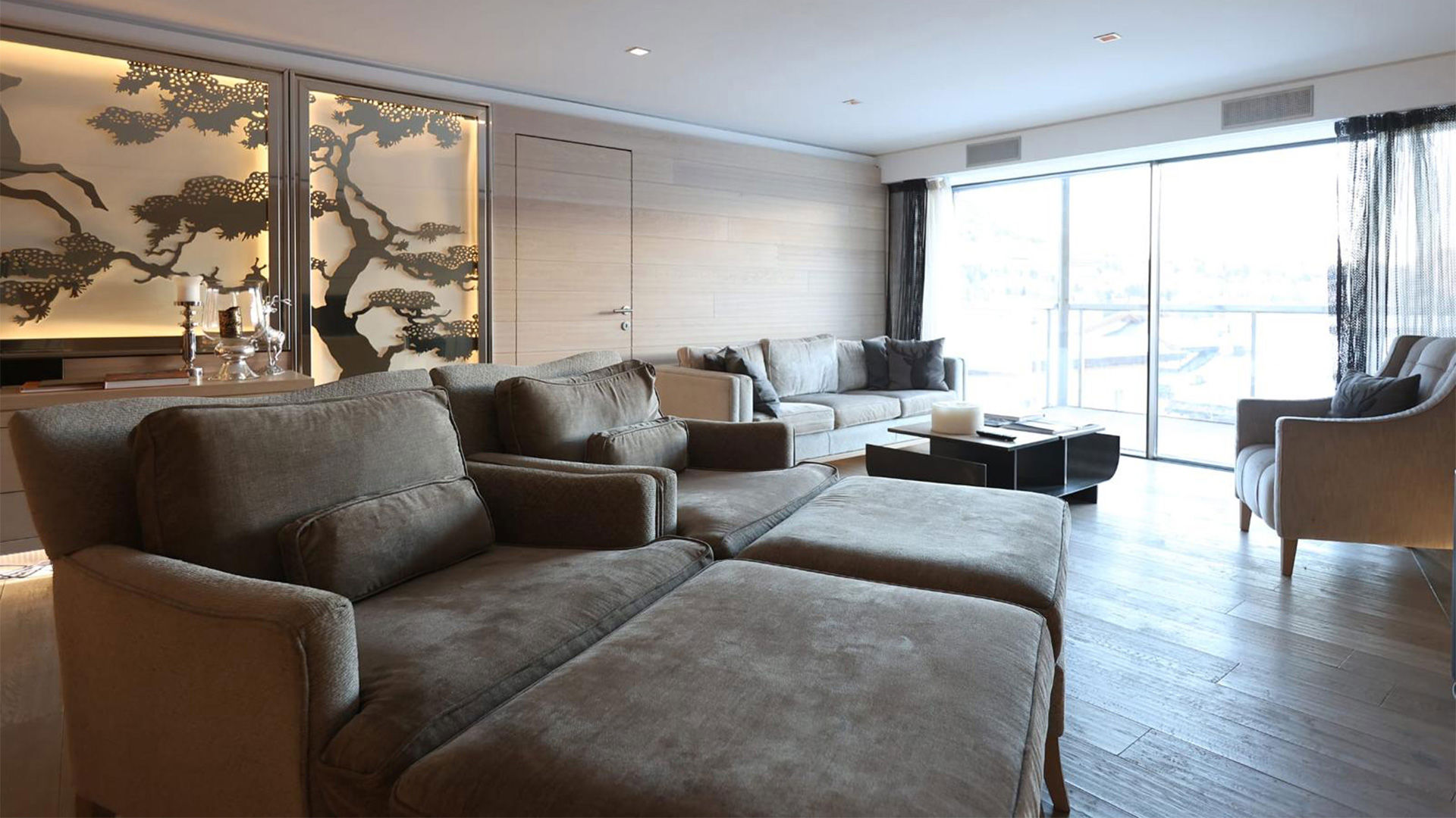 Deluxe-Plus Three-Room Apartment Piz Saluver 2