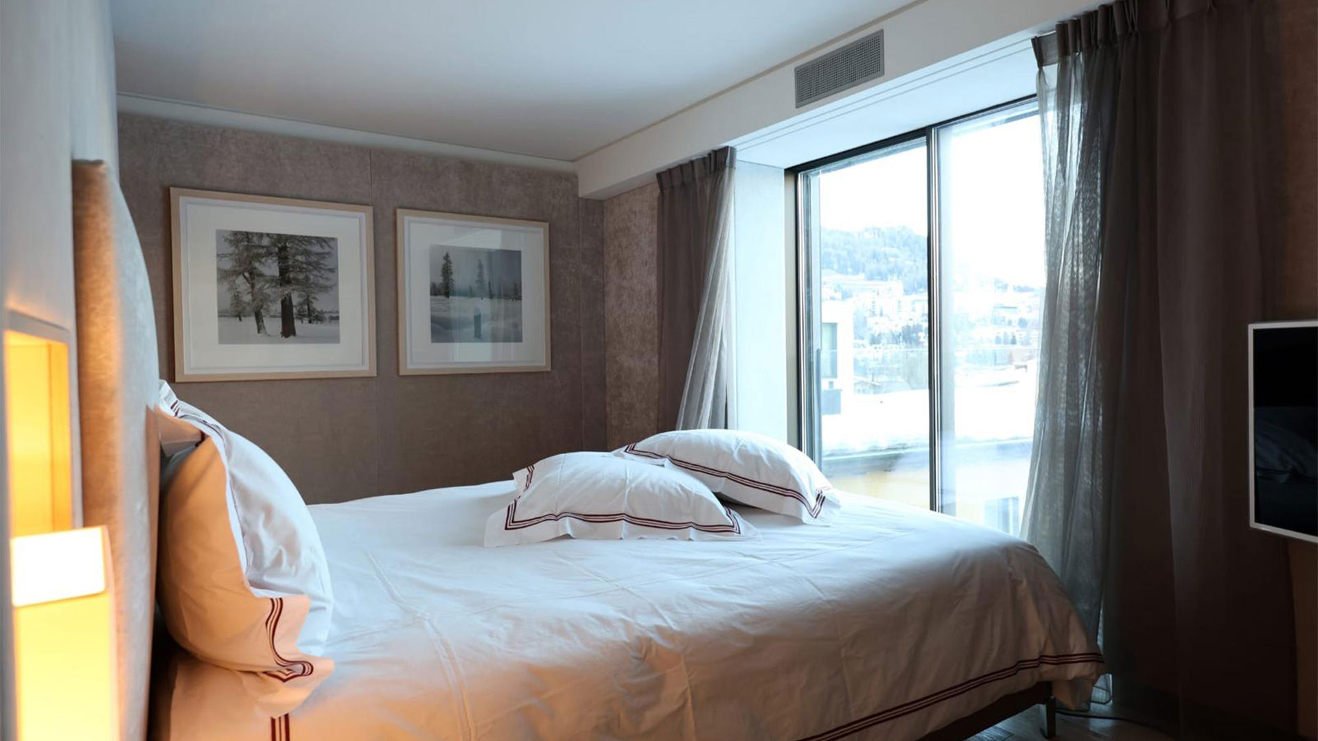 Deluxe-Plus Three-Room Apartment Piz Saluver 4