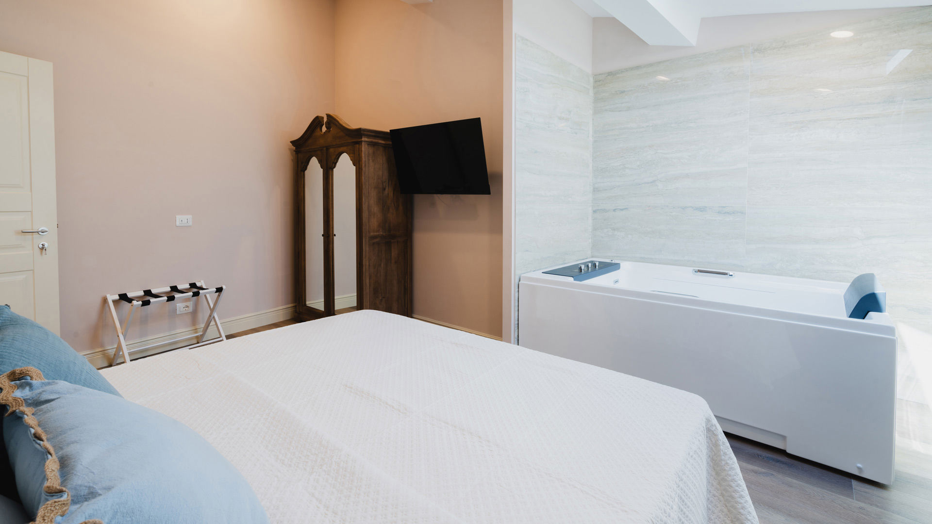 Suite con Vasca Idromassaggio – Foresteria  3
