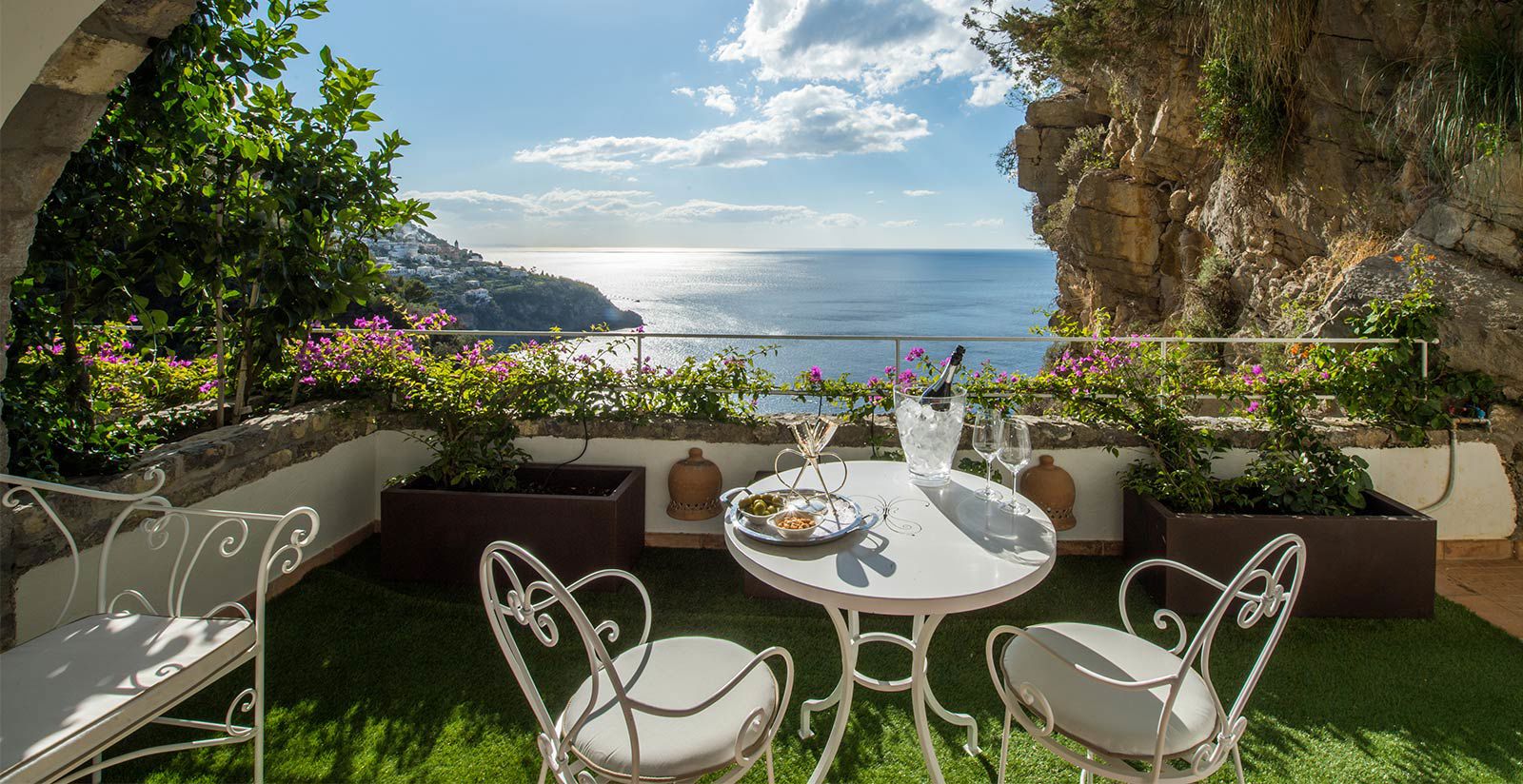 Una terrazza sulla Costa d'Amalfi