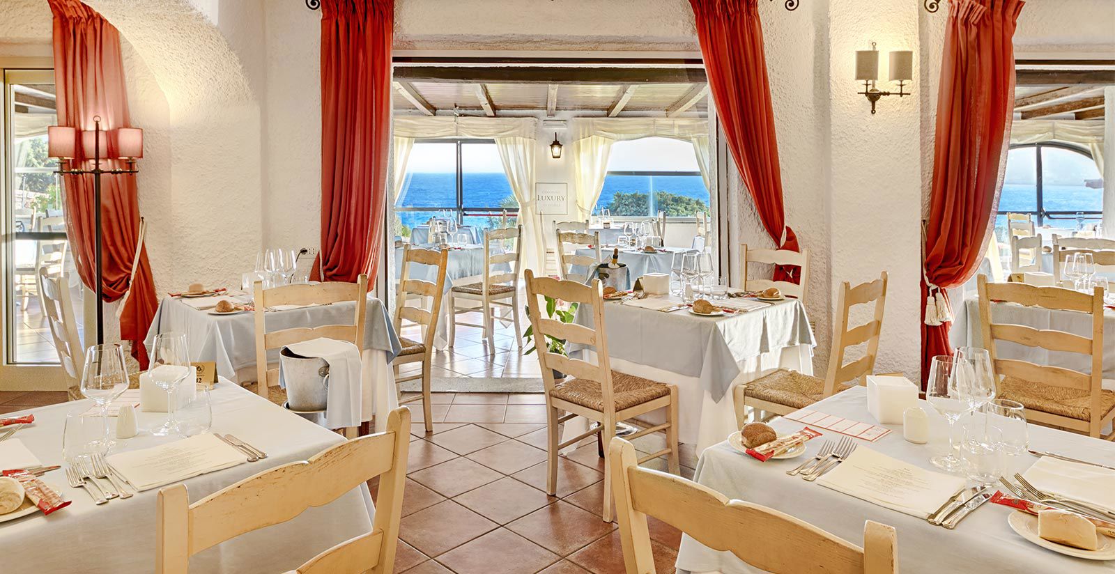 Entdecken Sie das Restaurant Colonna des Grand Hotels Capo Testa