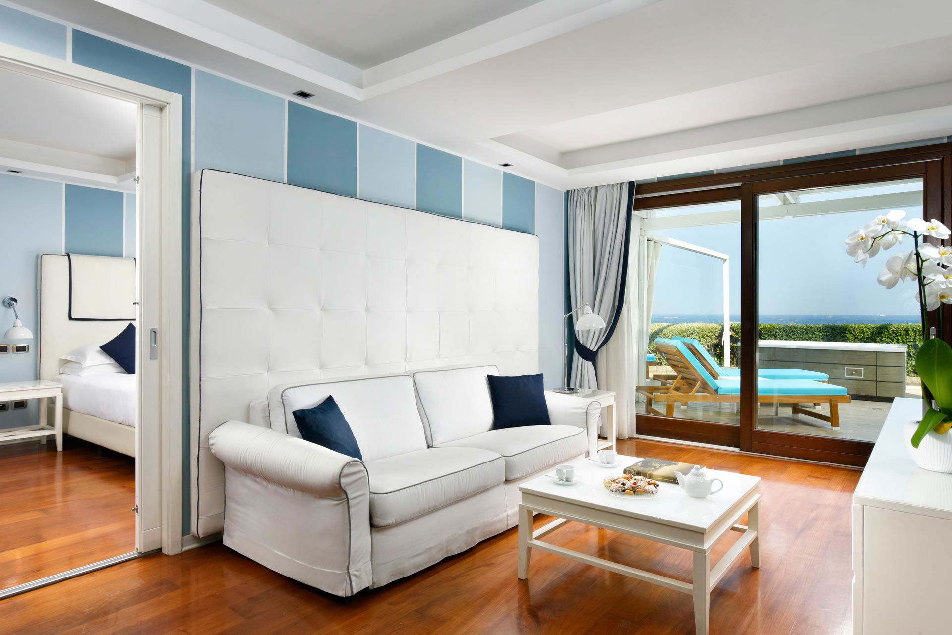  Deluxe sea view Suite with Jacuzzi 2