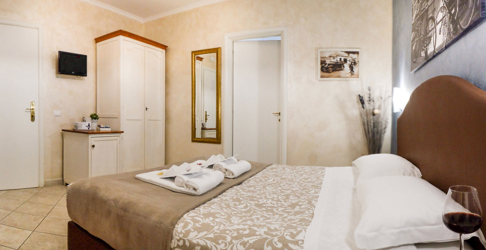 Choose from the cheap rooms of Re Monti, B&B in Rione Monti