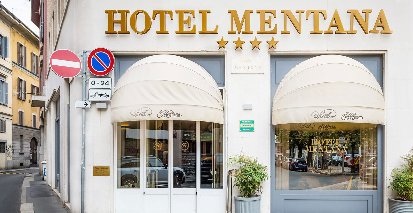 Hotel with private garage in central milan 4