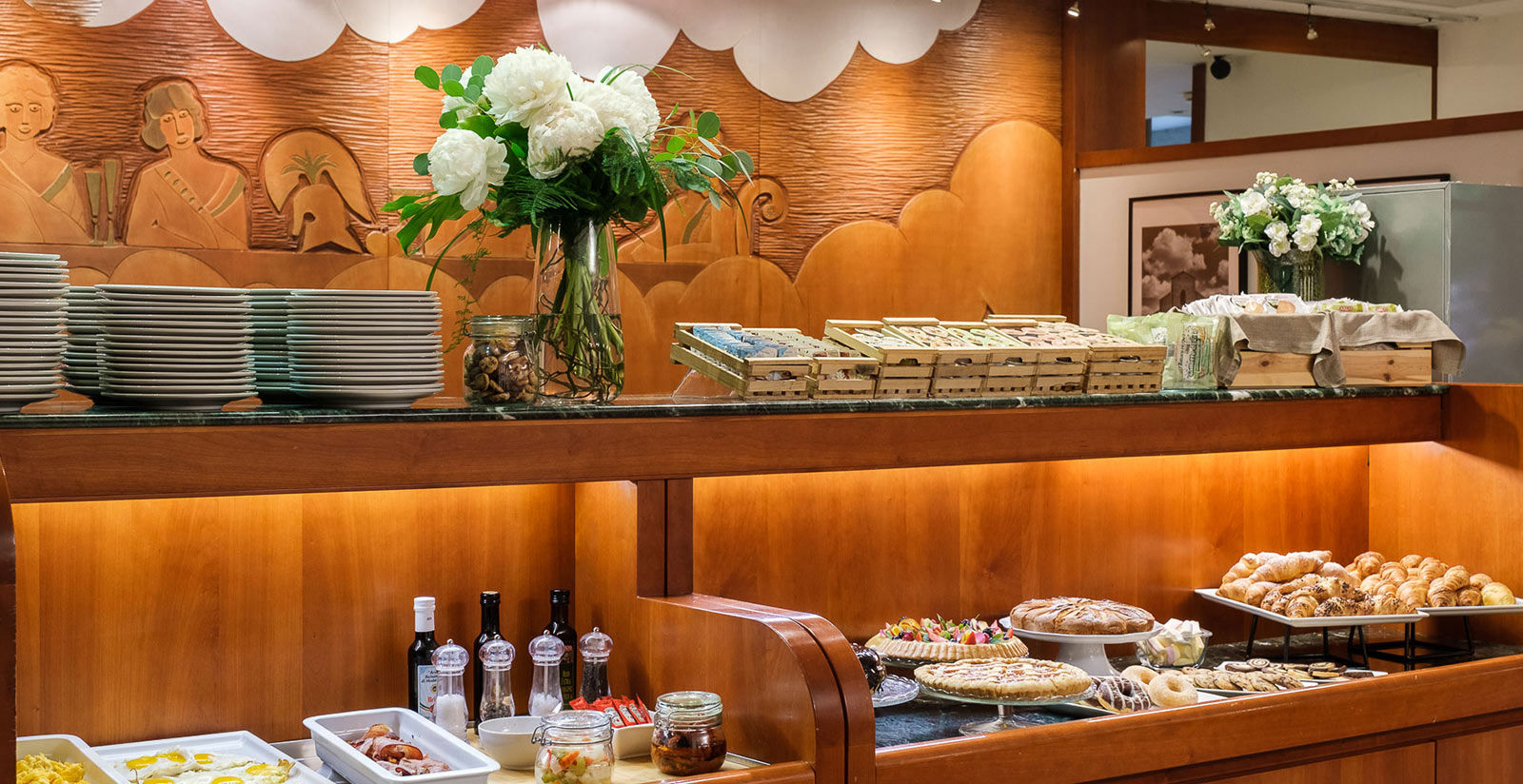 Getting up at SHG Hotel Bologna a rich breakfast awaits you