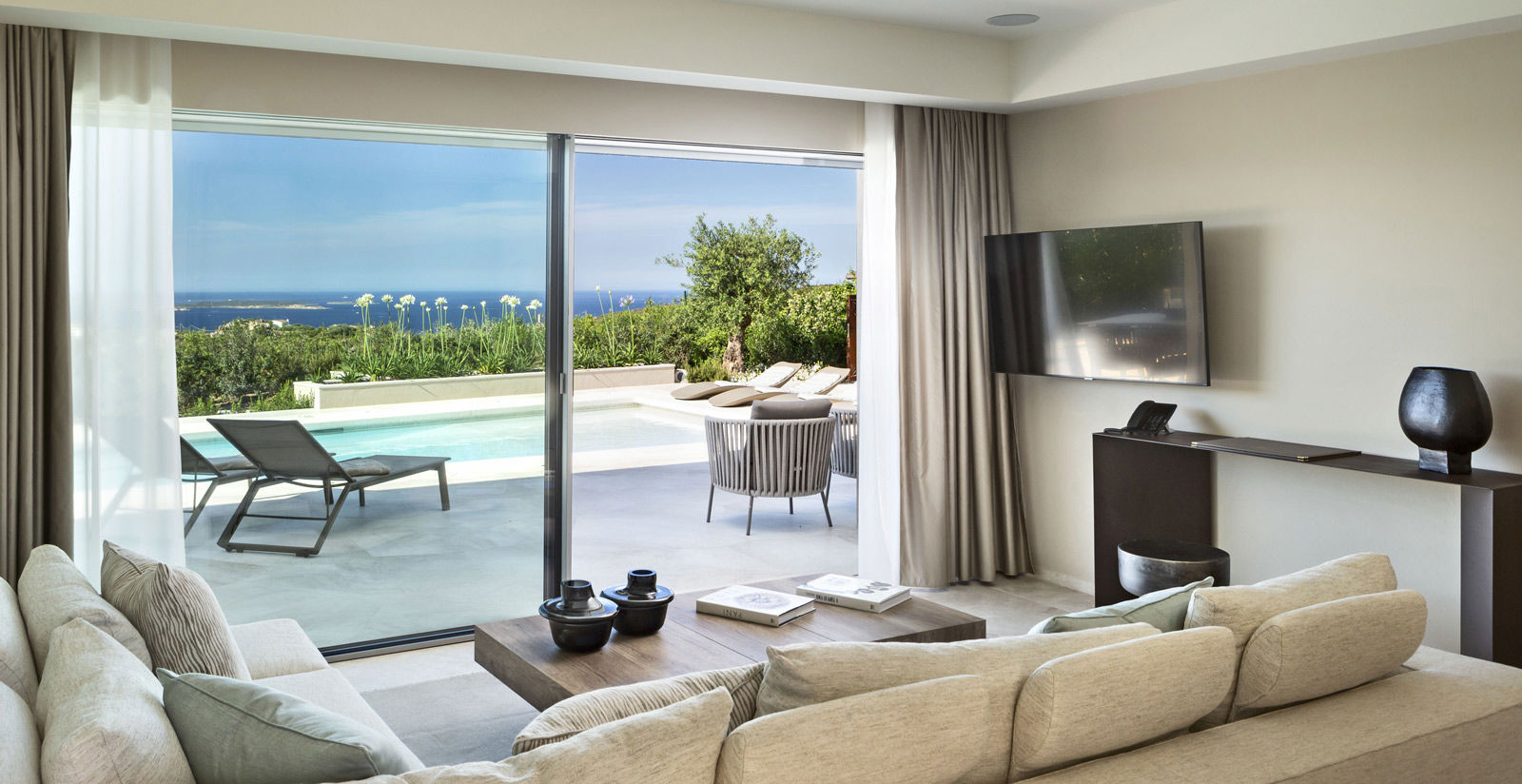 Luxury hotel with villas with Archipelago of La Maddalena view 11