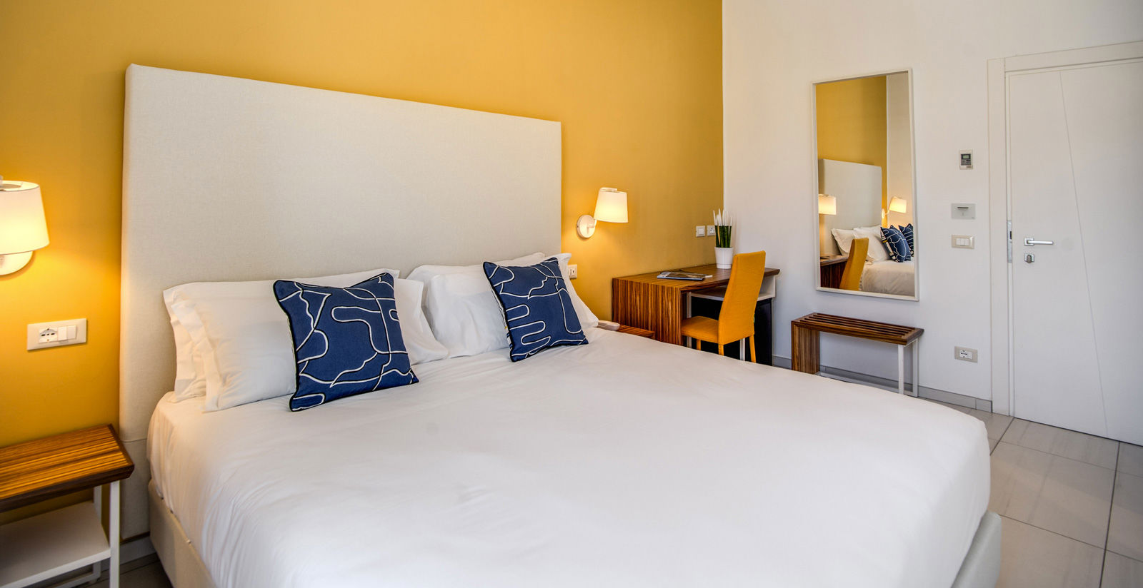 Double/Twin Room with Pool View 5