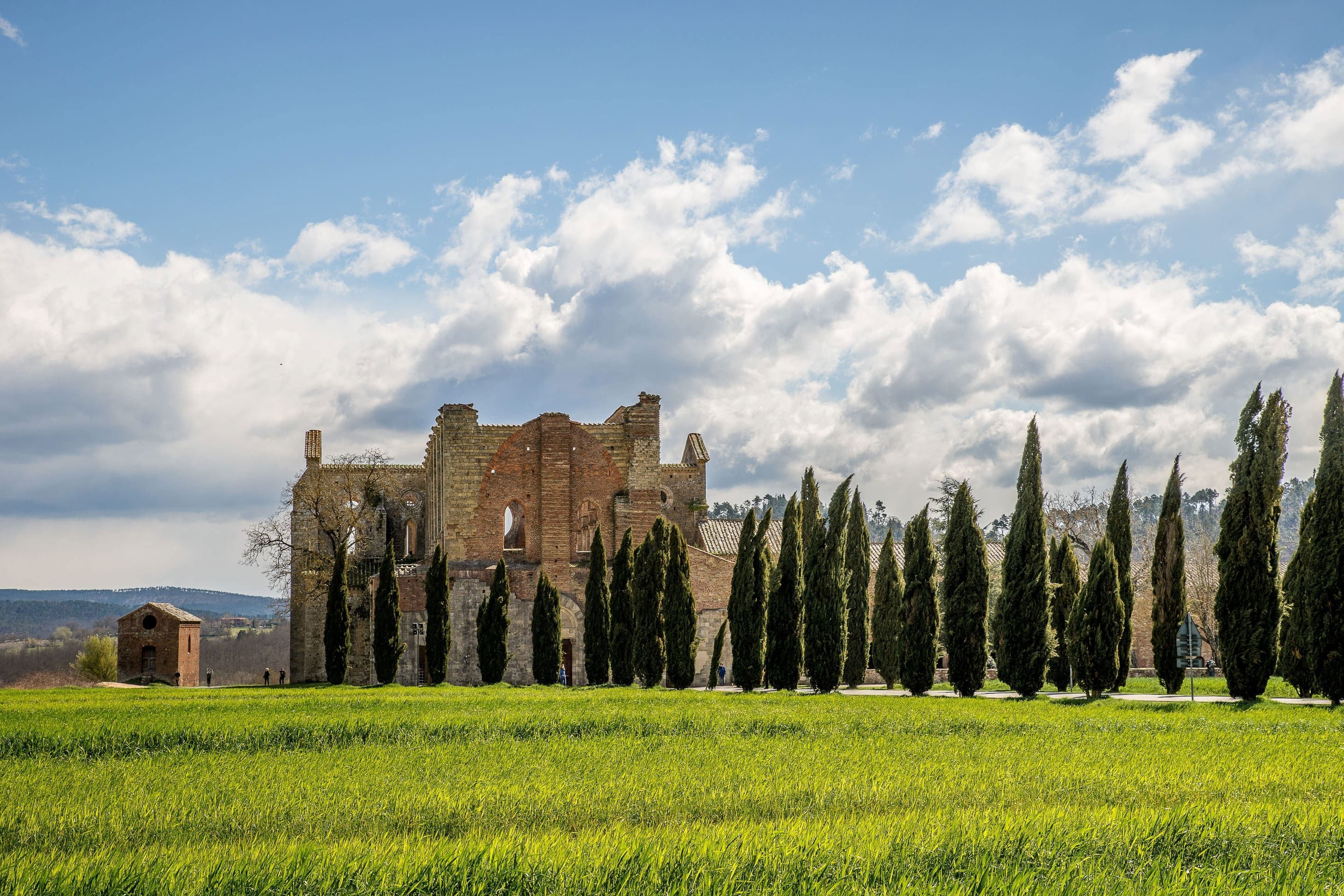 Best itineraries in Tuscany - medieval Castles and Abbeys in the province of Siena 2