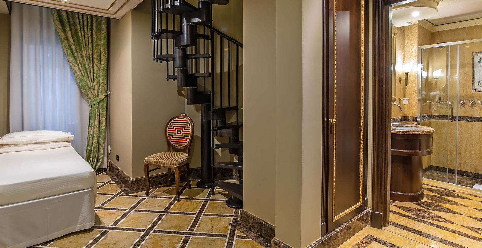 Junior Suite Central Court 7