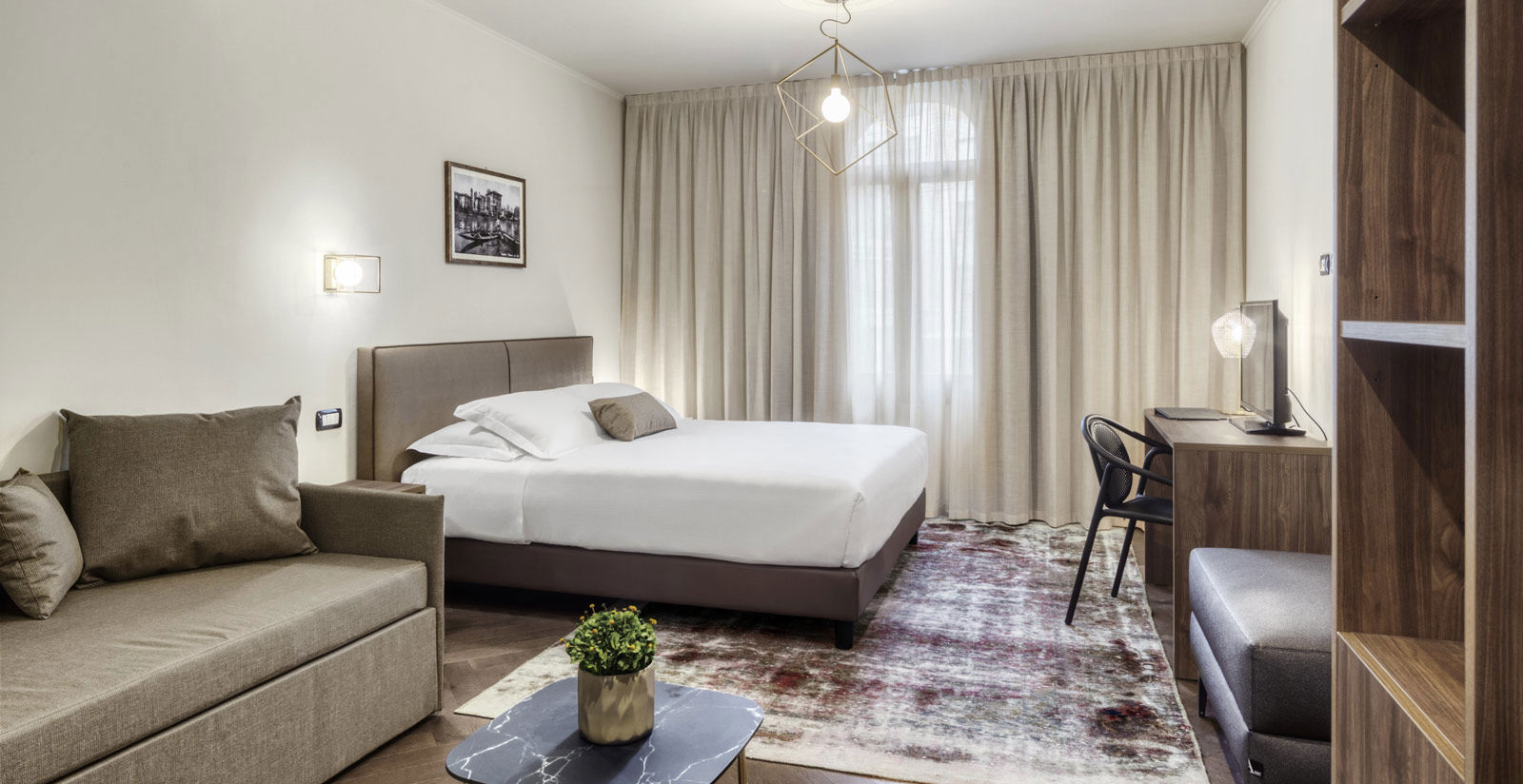 Discover the elegant suites of Porta Altinia Suites in Treviso