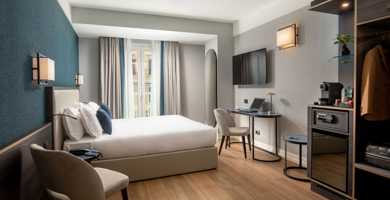 Choose the Omnia Superior of Hotel St. Martin in Rome