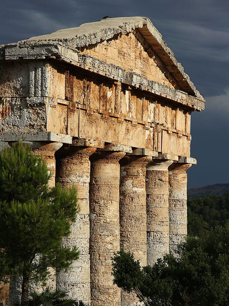  A LEAP BACK IN HISTORY WITH THE TEMPLE AND THEATRE OF SEGESTA 7