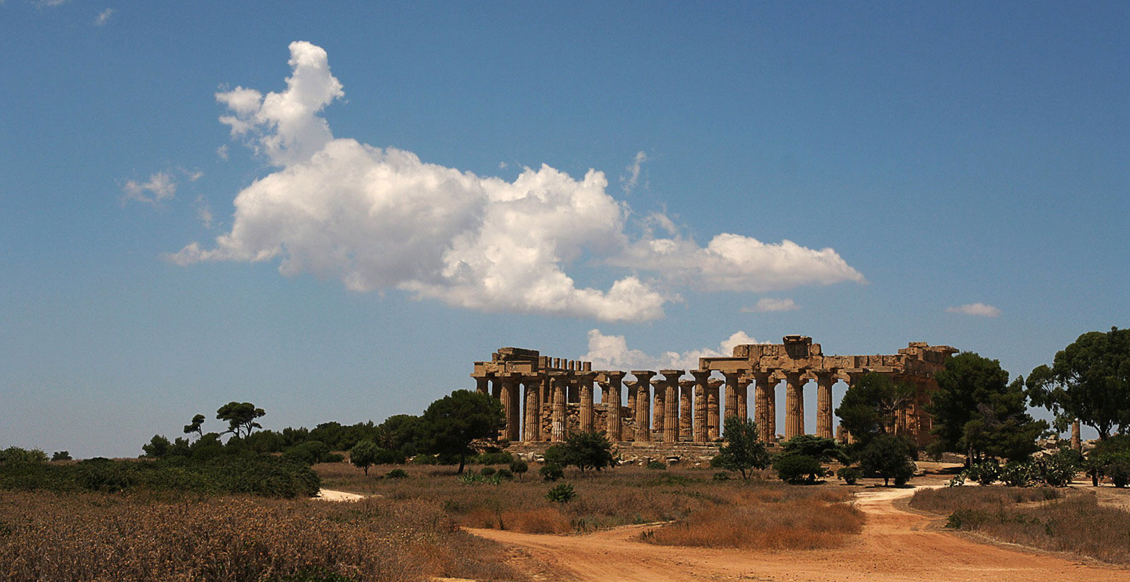  A LEAP BACK IN HISTORY WITH THE TEMPLE AND THEATRE OF SEGESTA 4