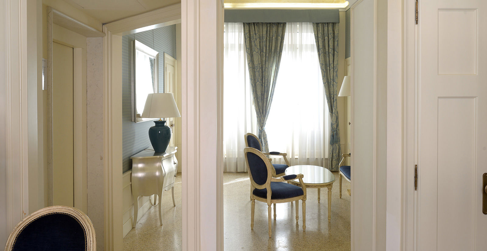Romantic suite for holidays in Venice 4