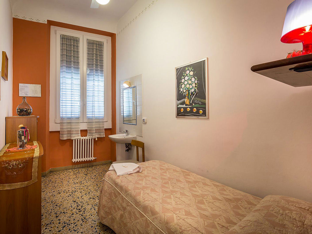 Hotel Ferretti - Single Room with shared bathroom 5