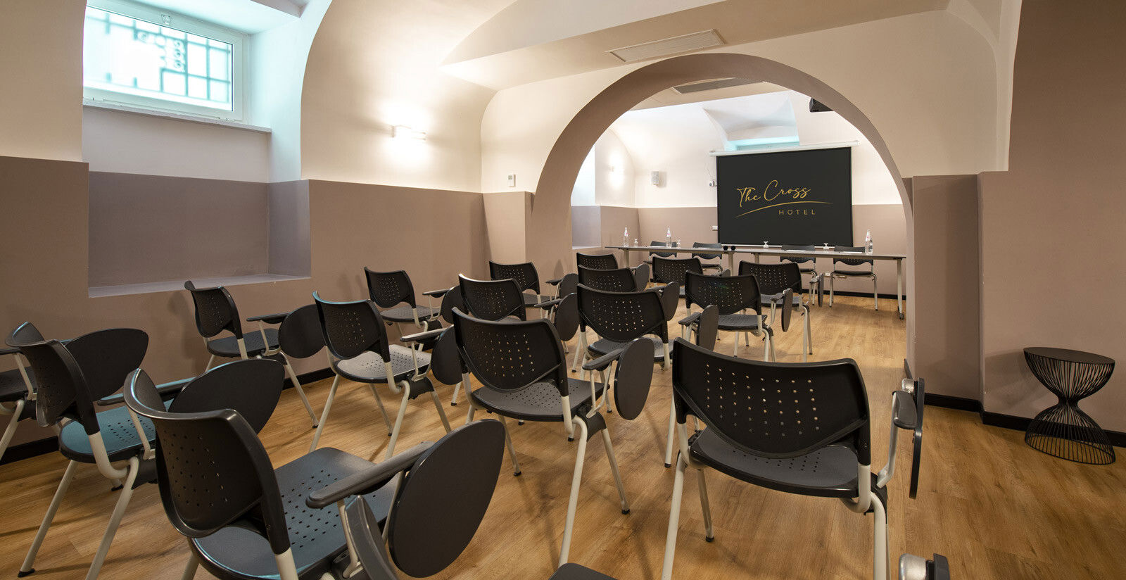 Choose The Cross Hotel to organize your meetings in Rome