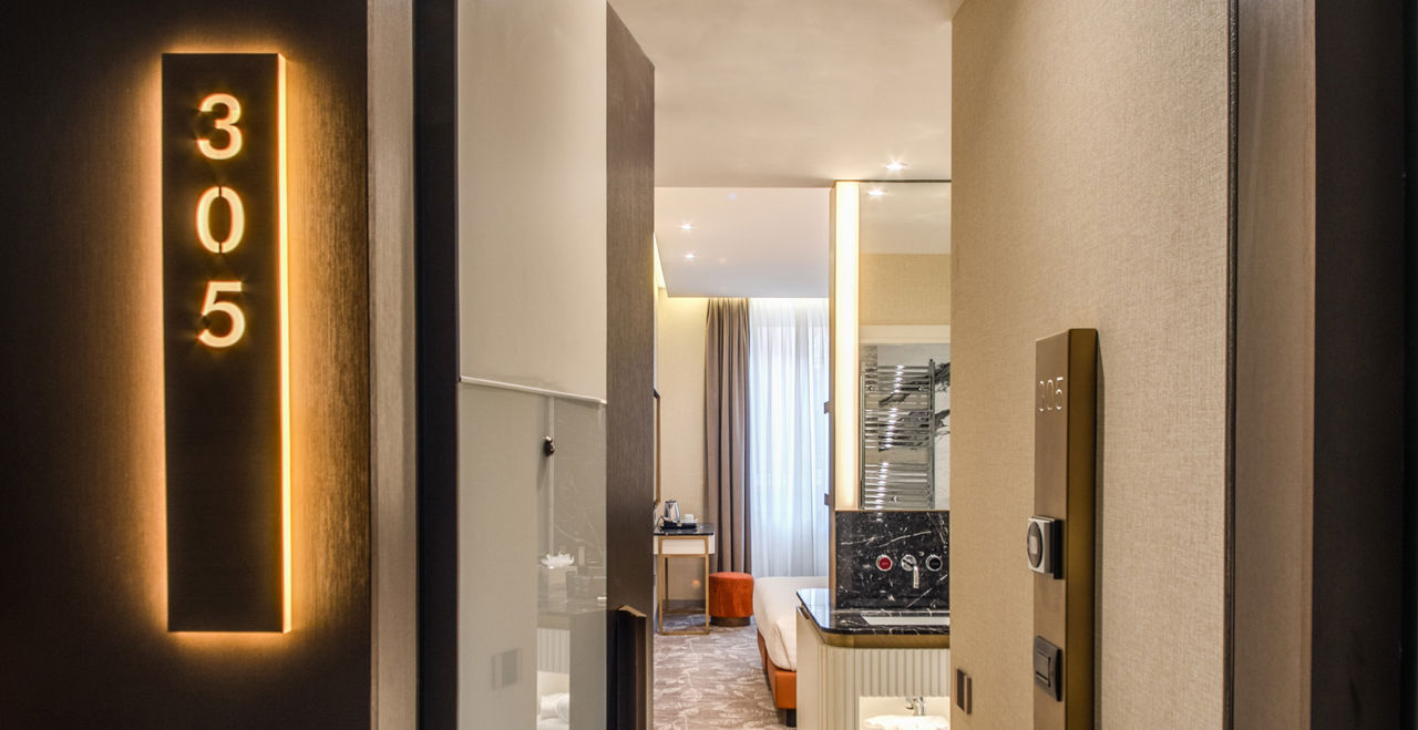 Discover The Triple Junior Suite At Central City Palace In Rome