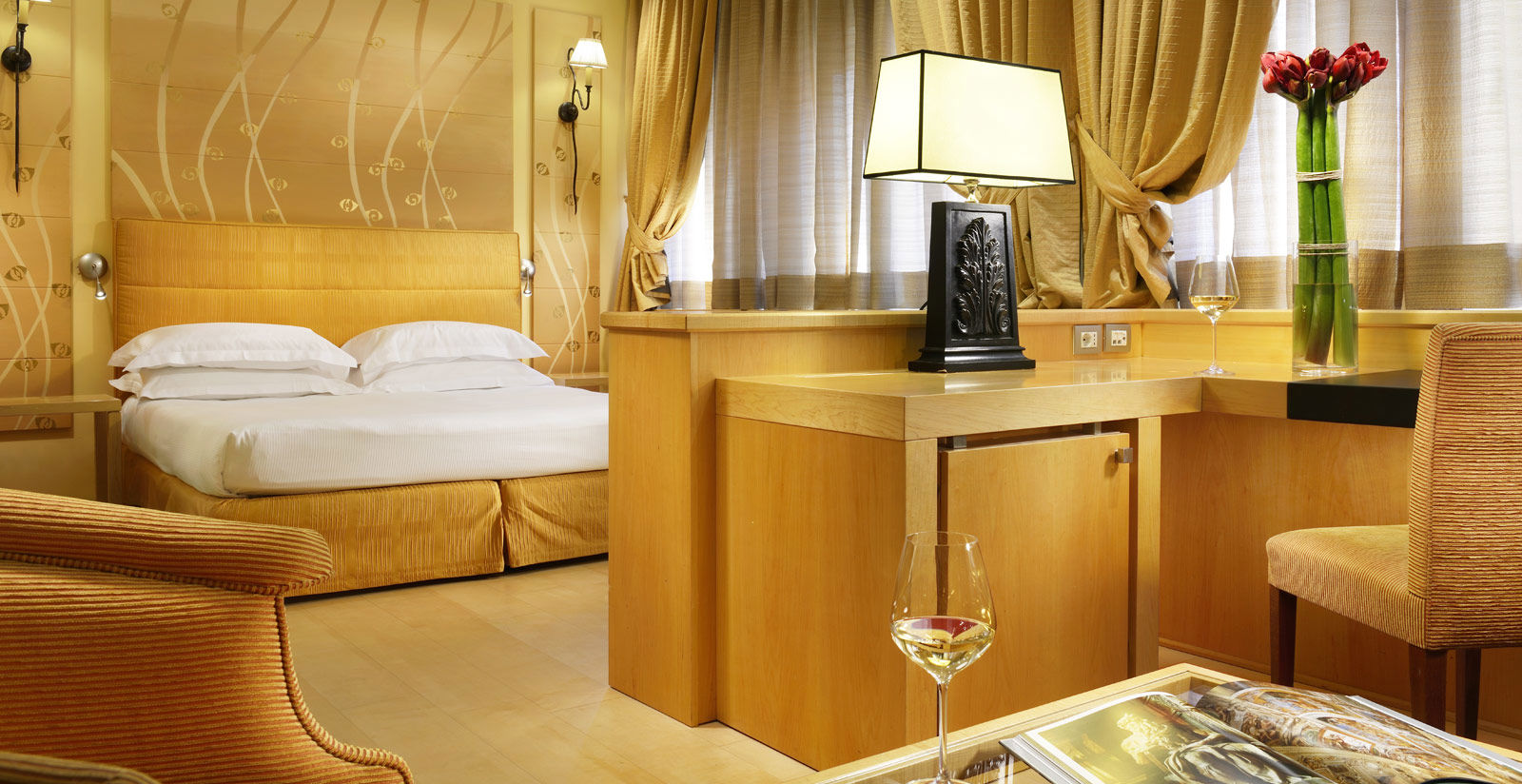 Grand Hotel Palatino - Deluxe Rooms in Rome with view of rione Monti  1