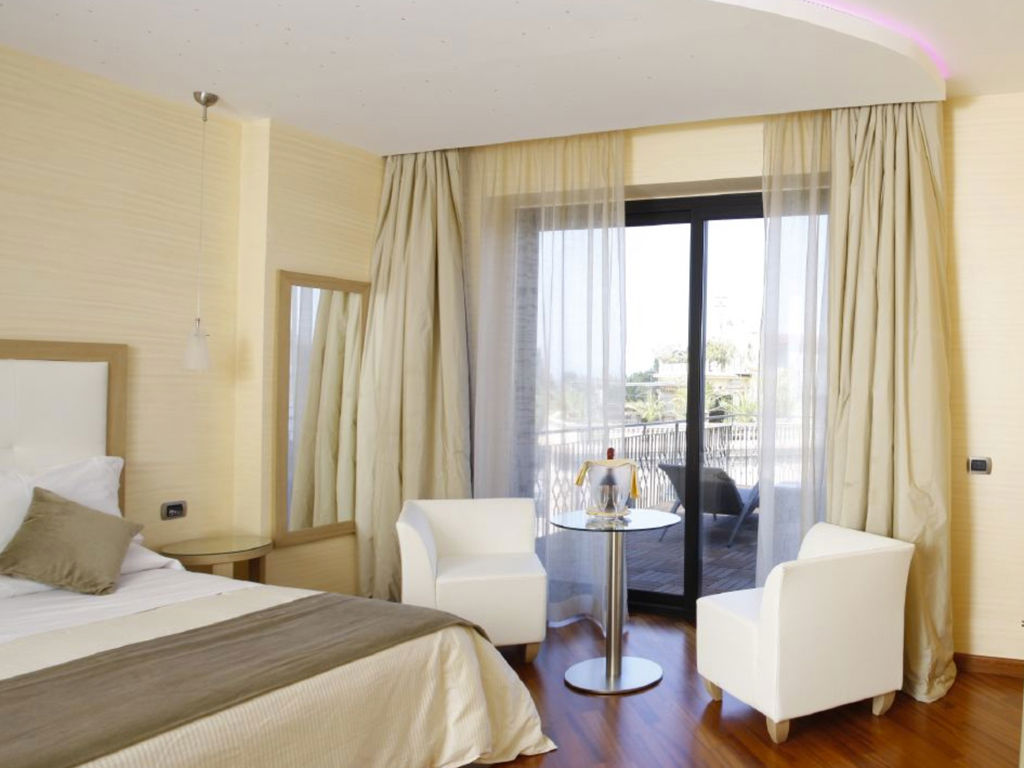 Executive room with Terrace and Sea View 12